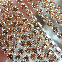 17 Topaz в серебряном цапе, стразовая цепочка 2,4 мм 1 м