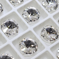 Страз в цапе 3019-101 Crystal в серебряном цапе 10 мм
