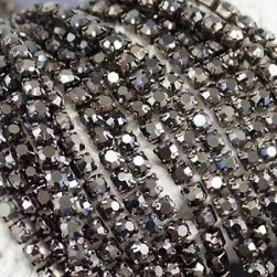35 Hematite в серебряном цапе, стразовая цепочка 2,4 мм 1 м