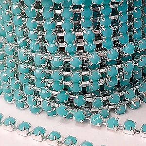 52 turquoise blue в серебряном цапе, стразовая цепочка 2,4 мм 1 м