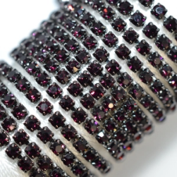 61 Amethyst в черном цапе, стразовая цепочка 2,4 мм 1 м