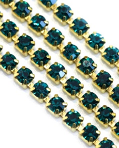 006 Blue zircon в золотом цапе, стразовая цепочка 2,4 мм 1 м
