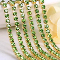 007 Peridot в золотом цапе, стразовая цепочка 2,4 мм 1 м