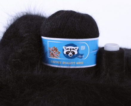 Пух норки и катушка с ниткой (Mink) 811 черный, пряжа 50г