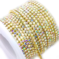 028 Crystal AB в золотом цапе, стразовая цепочка 2,4 мм 1 м
