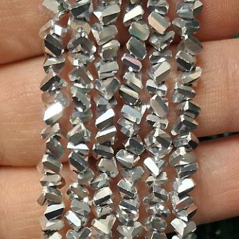 094 серебро, бусины треугольные стеклянные 4мм ~ 125шт