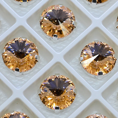 Страз в цапе 3019-106 Light Peach в серебряном цапе 10 мм