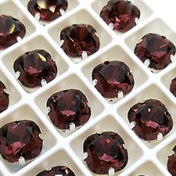 Страз в цапе 3010-107 Burgundy в серебряном цапе, квадрат 10х10 мм