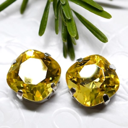 Страз в цапе 3010-113 Light Topaz в серебряном цапе, квадрат 10х10 мм