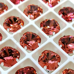 Страз в цапе 3010-138 Padparadscha в серебряном цапе, квадрат 10х10 мм