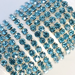 03 Aquamarine в серебряном цапе, стразовая цепочка 2,4 мм 1 м
