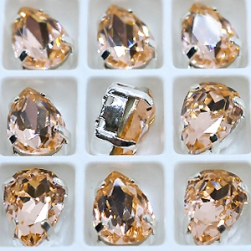 Страз в цапе 3003-106 Light Peach в серебряном цапе, капля 10х7 мм