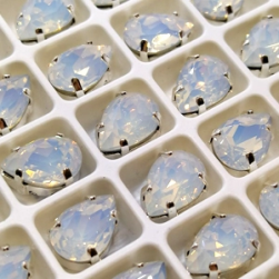 Страз в цапе 3003-128 White Opal в серебряном цапе, капля 10х7 мм