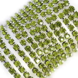 09  Olivine в серебряном цапе, стразовая цепочка 2,4 мм 1 м